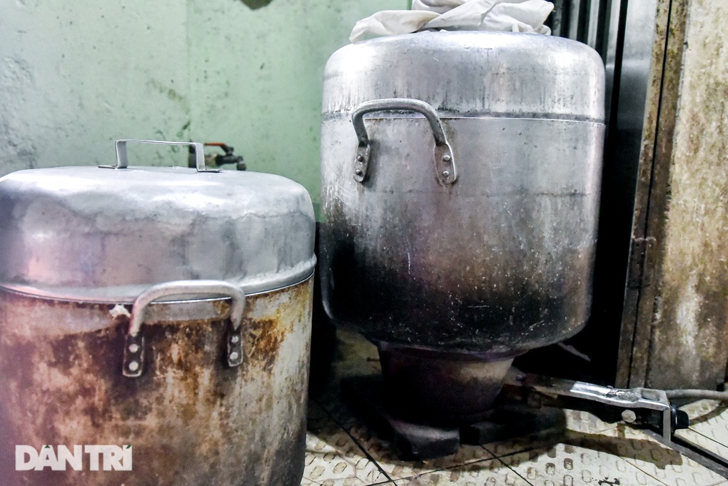 Quán bánh bao vuông lạ mắt 33 năm tuổi, khách xếp hàng chờ mua ở Hà Nội - 6 Quán bánh bao vuông lạ mắt 33 năm tuổi, khách xếp hàng chờ mua ở Hà Nội - 6