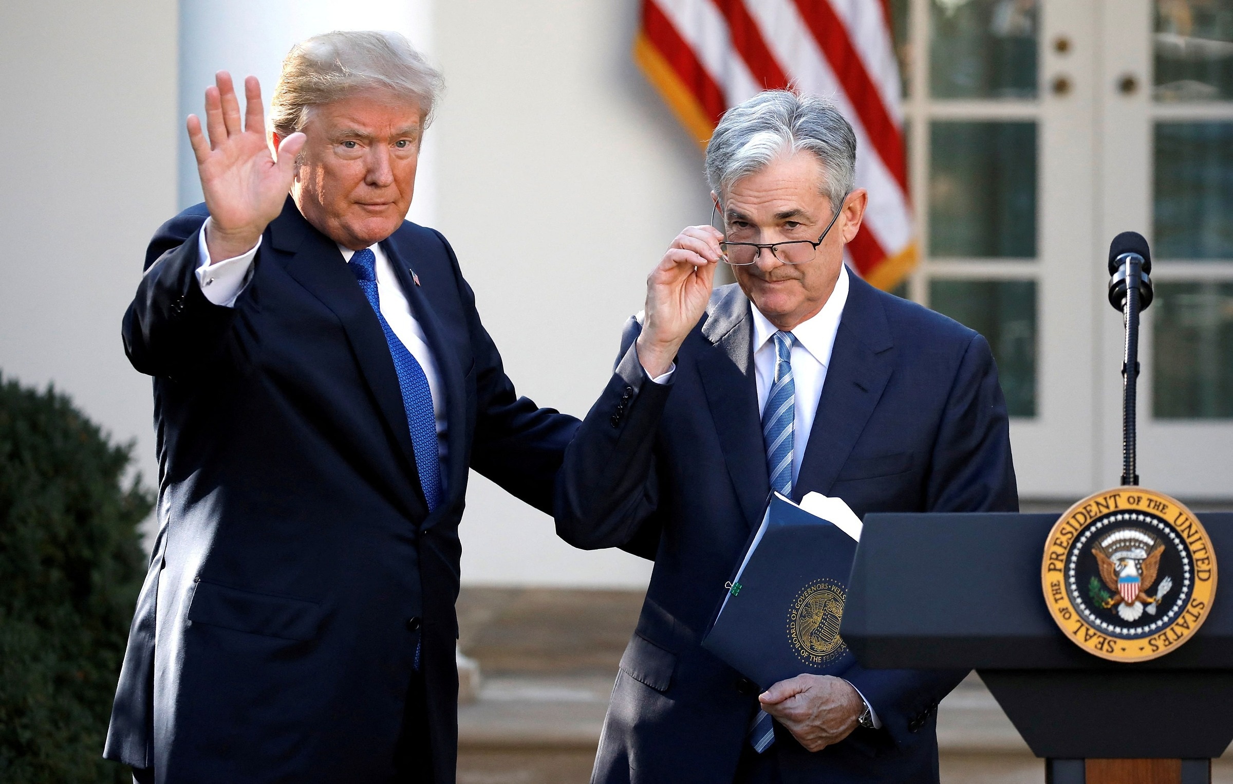 Tổng thống Trump muốn kiện chủ tịch Fed - 1