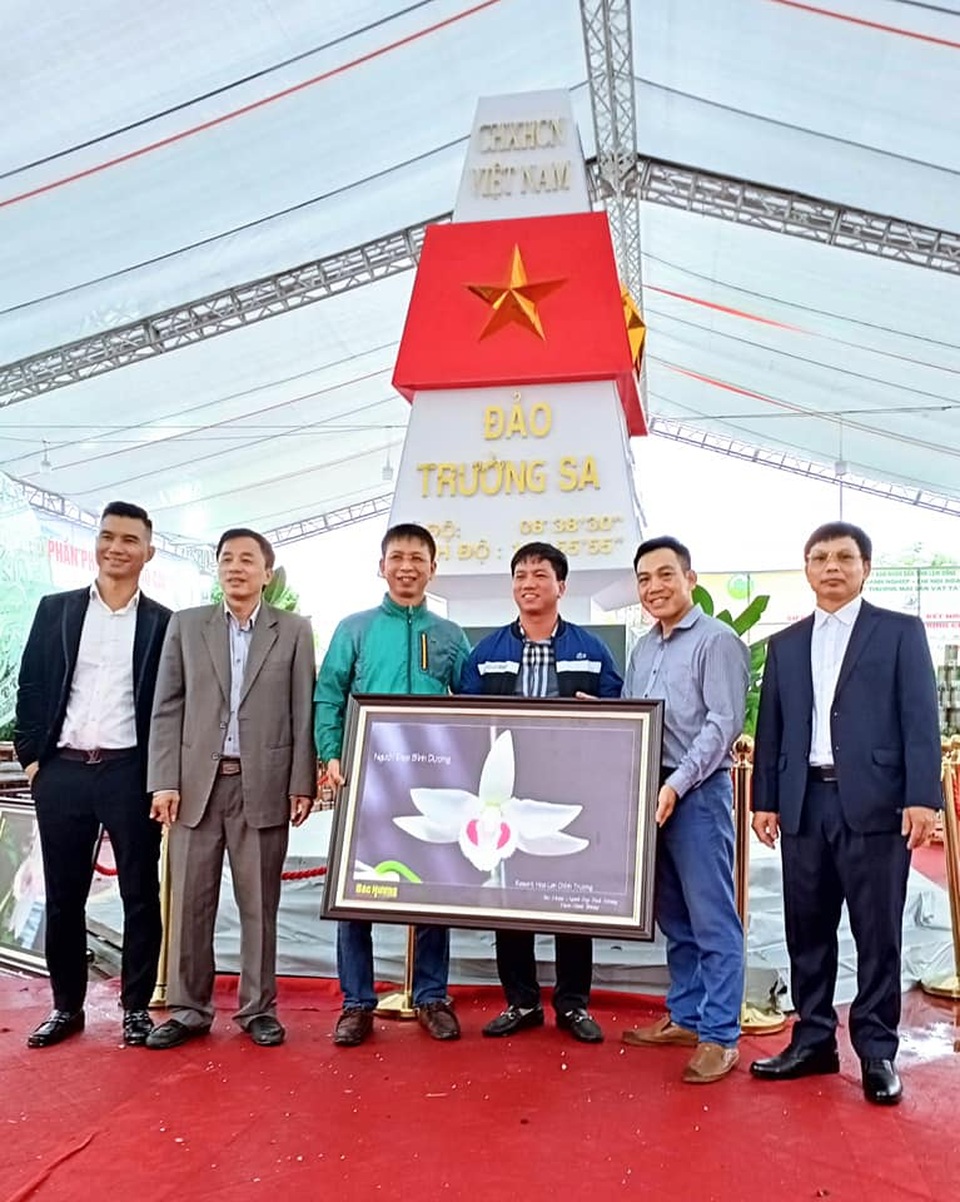 Vườn Lan Lê Sơn được vinh danh nhà vườn tiêu biểu 2020 - 2 Vườn Lan Lê Sơn được vinh danh nhà vườn tiêu biểu 2020 - 2