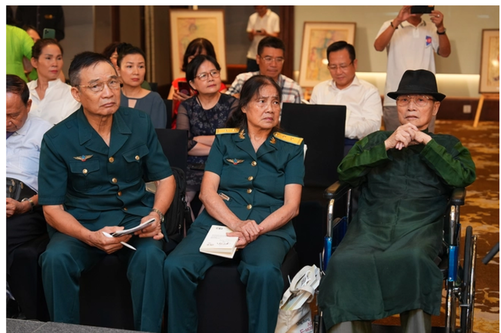 Nhà thơ Thiệp Nguyễn ra mắt tập Tiếng xa ở tuổi 85 - 3 Nhà thơ Thiệp Nguyễn ra mắt tập Tiếng xa ở tuổi 85 - 3