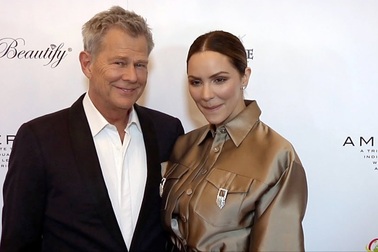 David Foster đưa vợ dự sự kiện