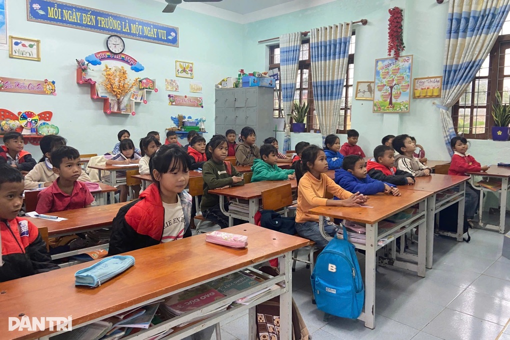 Phó hiệu trưởng đến, học sinh về: Càng kéo dài phụ huynh càng bức xúc - 2 Phó hiệu trưởng đến, học sinh về: Càng kéo dài phụ huynh càng bức xúc - 2