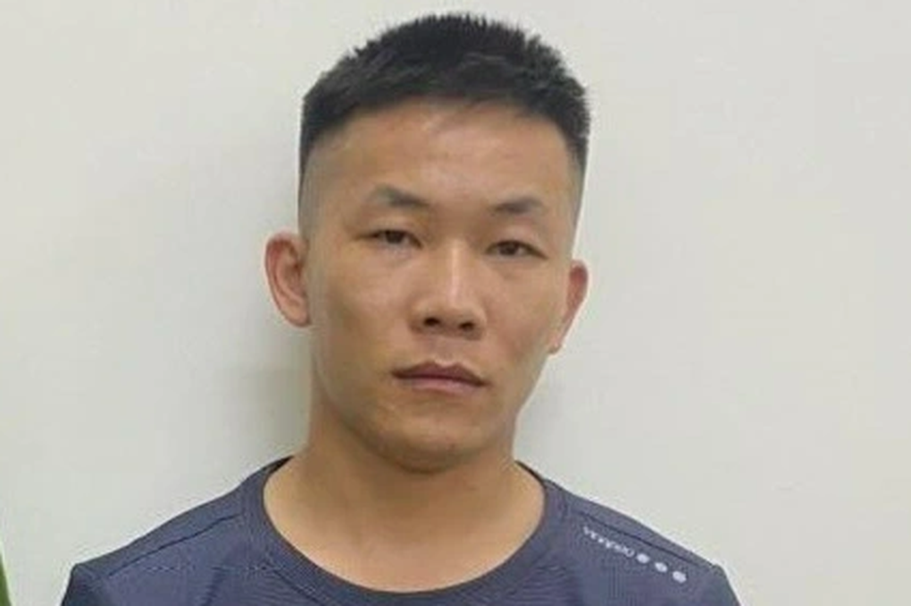 Chủ tiệm vàng kể 6 giây kẻ bịt mặt lao vào cướp trang sức - 2 Chủ tiệm vàng kể 6 giây kẻ bịt mặt lao vào cướp trang sức - 2