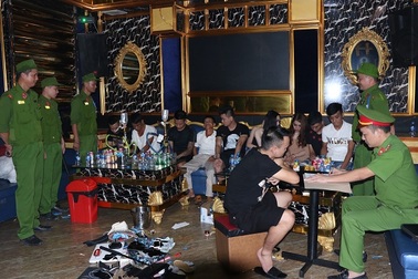 "Mở tiệc" ma túy trong quán Karaoke, hàng chục đối tượng bị bắt giữ