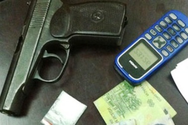 Thuê taxi "áp tải" ma túy bằng súng K59