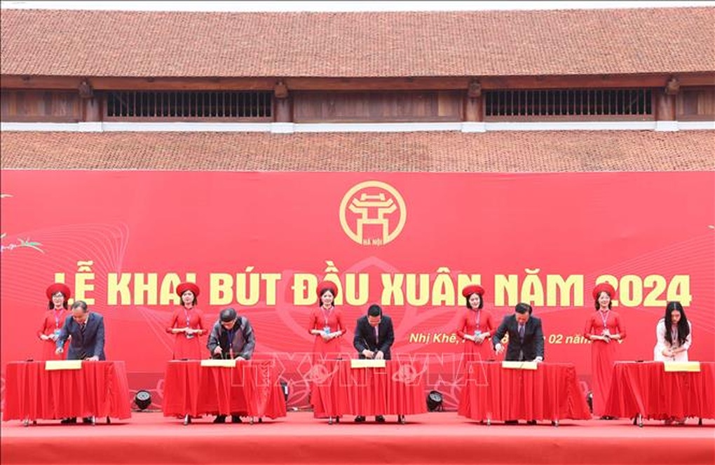 Chủ tịch nước khai bút đầu xuân tại Khu Lưu niệm danh nhân Nguyễn Trãi - 3 Chủ tịch nước khai bút đầu xuân tại Khu Lưu niệm danh nhân Nguyễn Trãi - 3