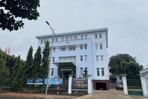 Tạm giữ hình sự một cán bộ thuế nghi nhận tiền của doanh nghiệp