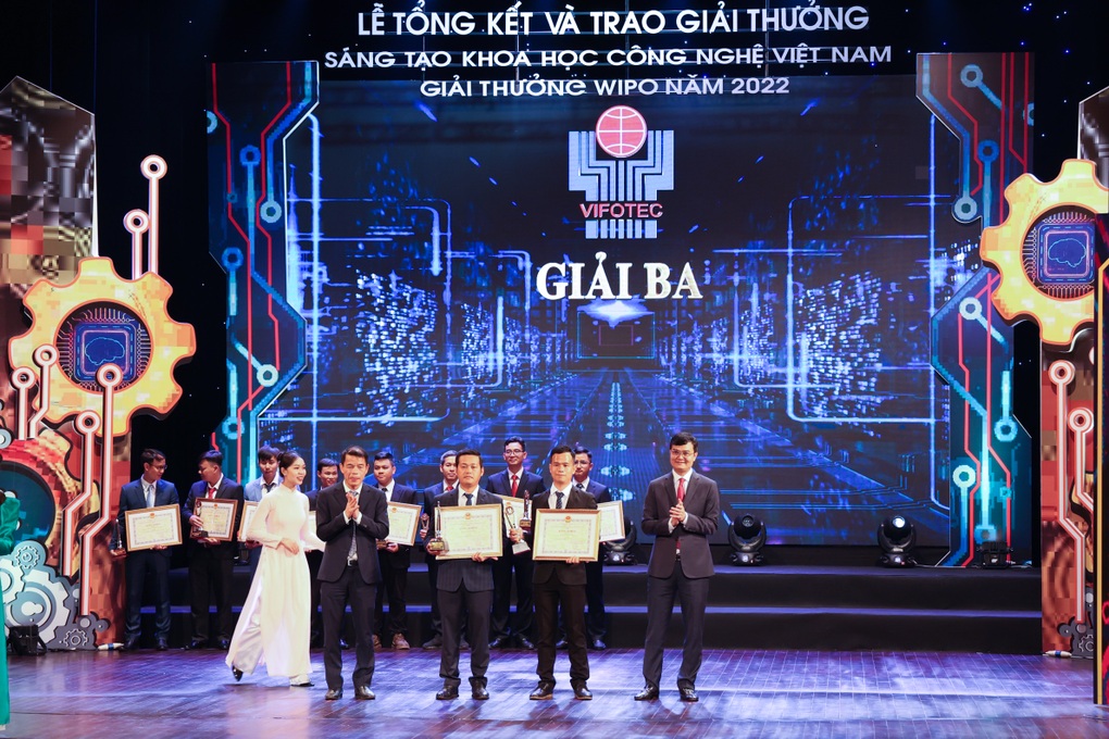 EVNCPC nhận 4 giải thưởng Sáng tạo khoa học công nghệ Việt Nam - 4 EVNCPC nhận 4 giải thưởng Sáng tạo khoa học công nghệ Việt Nam - 4