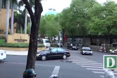 Đoàn xe của ông Obama và tuỳ tùng tiến đến nơi gặp gỡ 800 "thủ lĩnh" trẻ