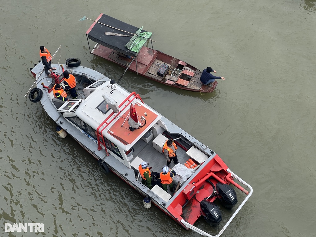 Công an lập hồ sơ vụ 4 mẹ con nghi nhảy cầu Đông Trù - 1