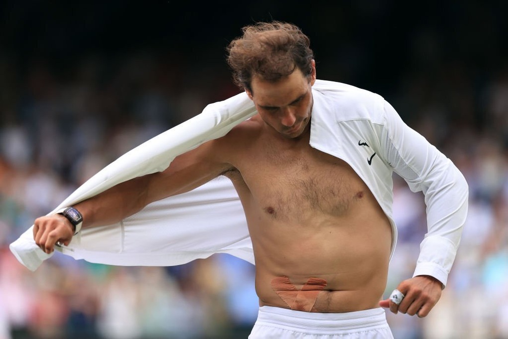 Gia đình khuyên Nadal nên bỏ cuộc ở tứ kết Wimbledon - 2 Gia đình khuyên Nadal nên bỏ cuộc ở tứ kết Wimbledon - 2