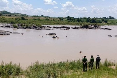 Lật thuyền đánh cá, 2 người tử vong