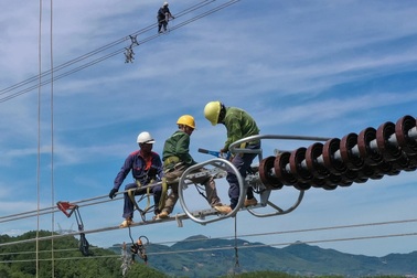Công trường đường dây 500kV mạch 3 qua "chảo lửa" miền Trung