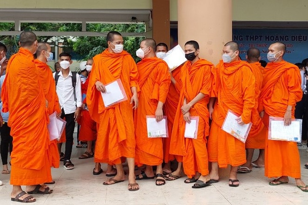 Sáng nay, gần 1 triệu thí sinh bước vào môn thi đầu tiên Ngữ Văn - 6 Sáng nay, gần 1 triệu thí sinh bước vào môn thi đầu tiên Ngữ Văn - 6