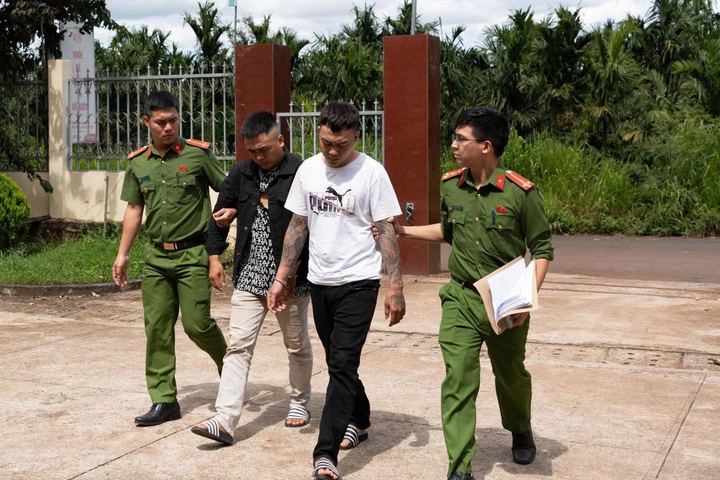 Đe dọa ép tiểu thương nộp tiền bảo kê, 8 đối tượng bị bắt - 1 Đe dọa ép tiểu thương nộp tiền bảo kê, 8 đối tượng bị bắt - 1