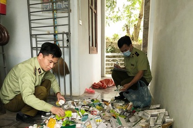 Lào Cai: Thu giữ 40kg thuốc Tây không rõ nguồn gốc bán ở chợ phiên