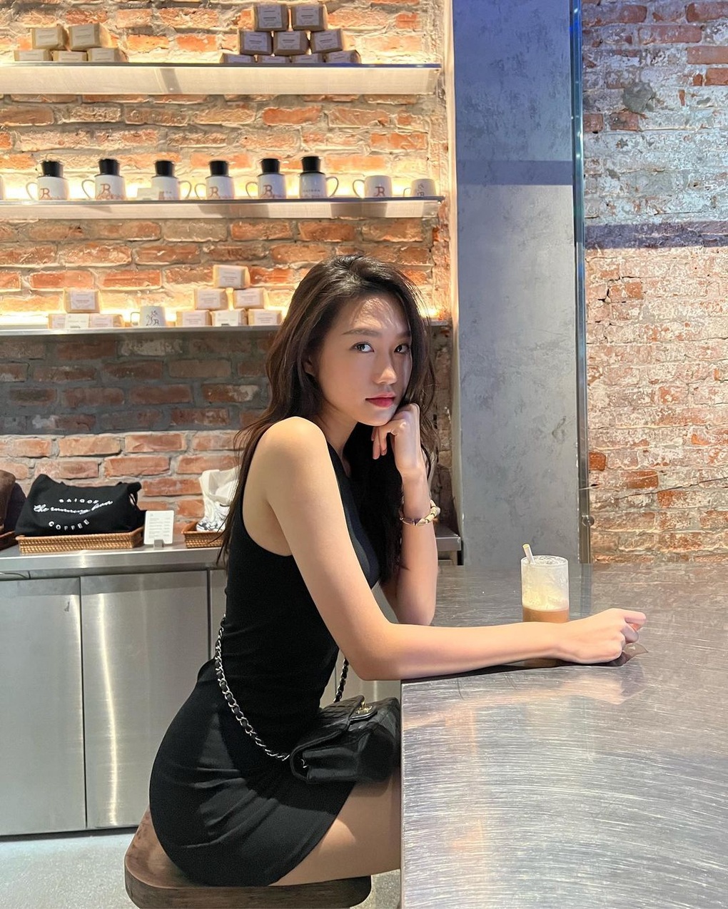 Bạn gái Đoàn Văn Hậu thích đeo túi hiệu, có chiếc Chanel hơn 100 triệu đồng - 8 Bạn gái Đoàn Văn Hậu thích đeo túi hiệu, có chiếc Chanel hơn 100 triệu đồng - 8