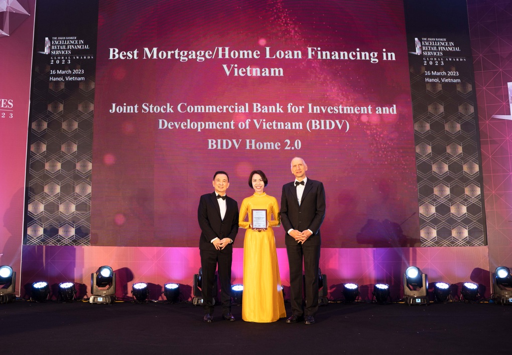 BIDV nhận 4 giải thưởng về dịch vụ ngân hàng cho khách hàng cá nhân - 3 BIDV nhận 4 giải thưởng về dịch vụ ngân hàng cho khách hàng cá nhân - 3