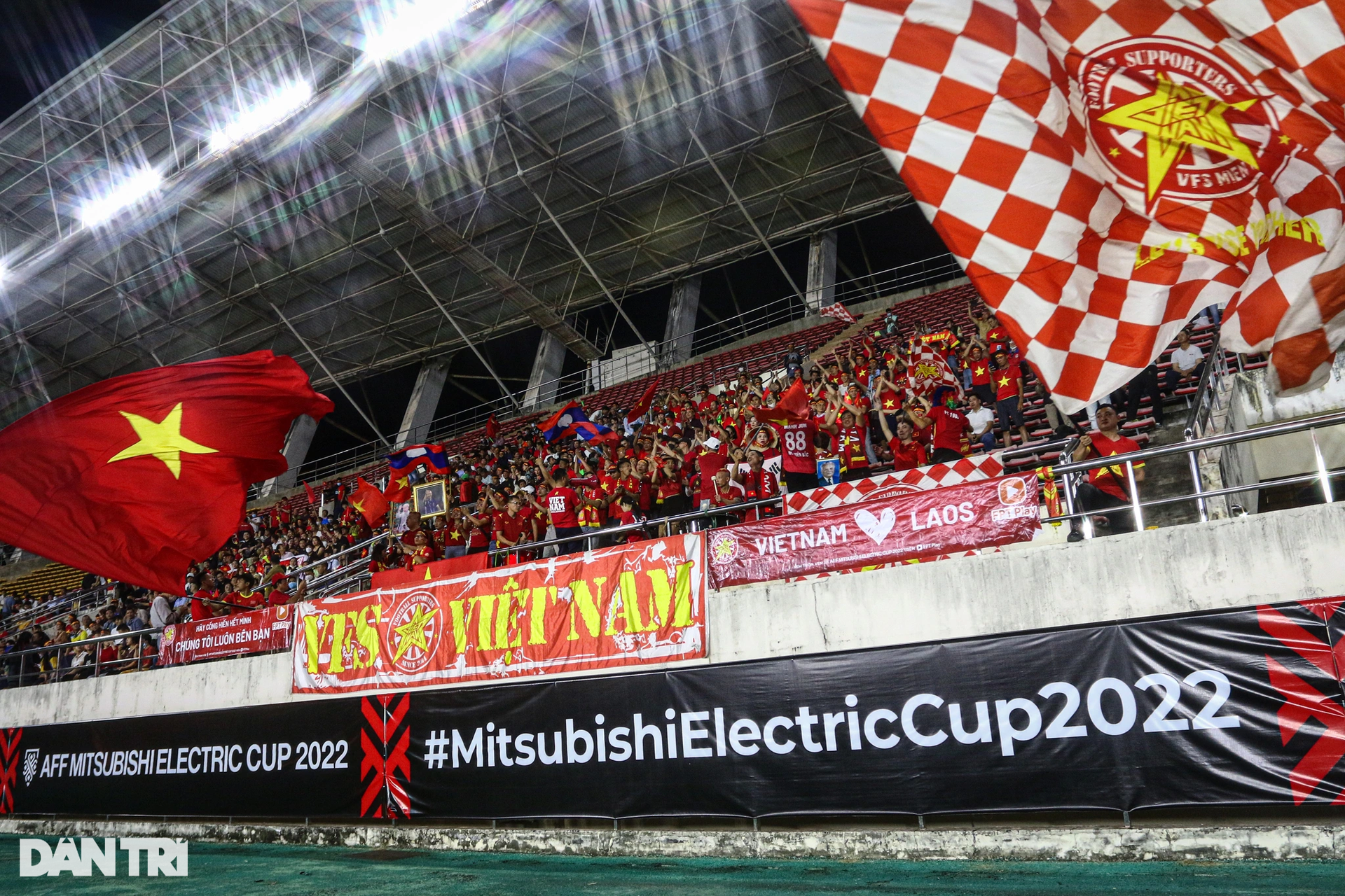 Tuyển Việt Nam thăng hoa, thắng đậm Lào set tennis 6-0 - 2 Tuyển Việt Nam thăng hoa, thắng đậm Lào set tennis 6-0 - 2