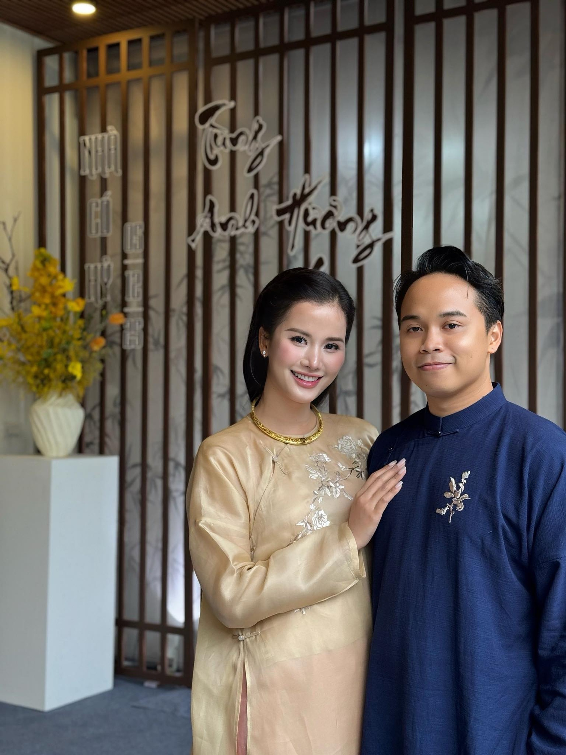 Á hậu Hương Ly: Tuổi thơ chăn trâu, bất ngờ lên xe hoa với chồng doanh nhân - 1