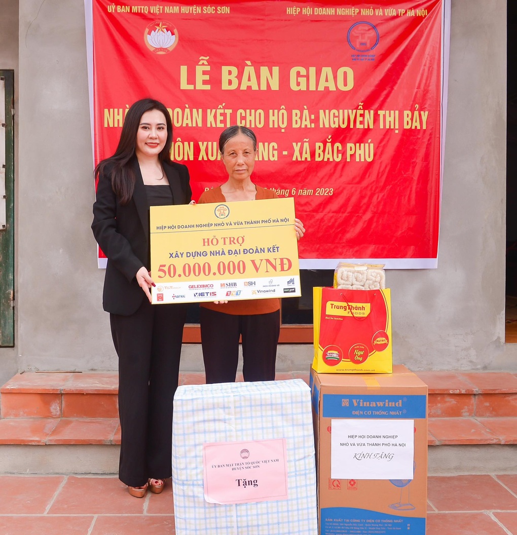 Hoa hậu Phan Kim Oanh dành trọn cát-xê để xây nhà từ thiện - 3 Hoa hậu Phan Kim Oanh dành trọn cát-xê để xây nhà từ thiện - 3