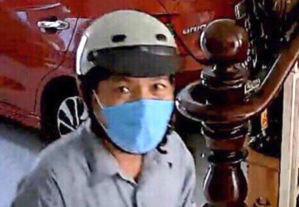 Thợ sửa điện nước dỏm trộm hơn 4 tỷ đồng - 2 Thợ sửa điện nước dỏm trộm hơn 4 tỷ đồng - 2