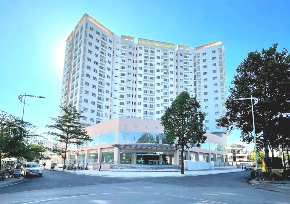 Làm nhà xây không kịp bán, tranh nhau để mua: Ngoài cười, trong khóc - 4