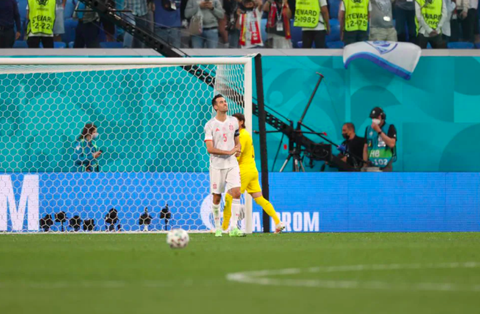 Nước mắt tuyển Thụy Sỹ sau loạt luân lưu kỳ lạ với Tây Ban Nha - 1 Nước mắt tuyển Thụy Sỹ sau loạt luân lưu kỳ lạ với Tây Ban Nha - 1