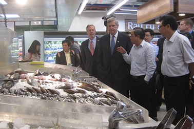 Đại gia Thái đẩy mạnh bán gà rán trên xe đẩy tại Việt Nam