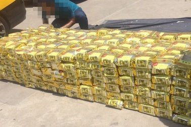 Tài xế xe ôm vận chuyển ma túy kiếm thêm thu nhập