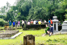 Phát hiện bộ xương người khi đi hái nấm