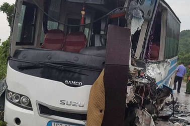 Hàng chục hành khách bị thương do trời mưa, đường trơn