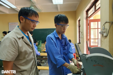 "Nếu không đi học, 16 tuổi em đã lấy vợ rồi"