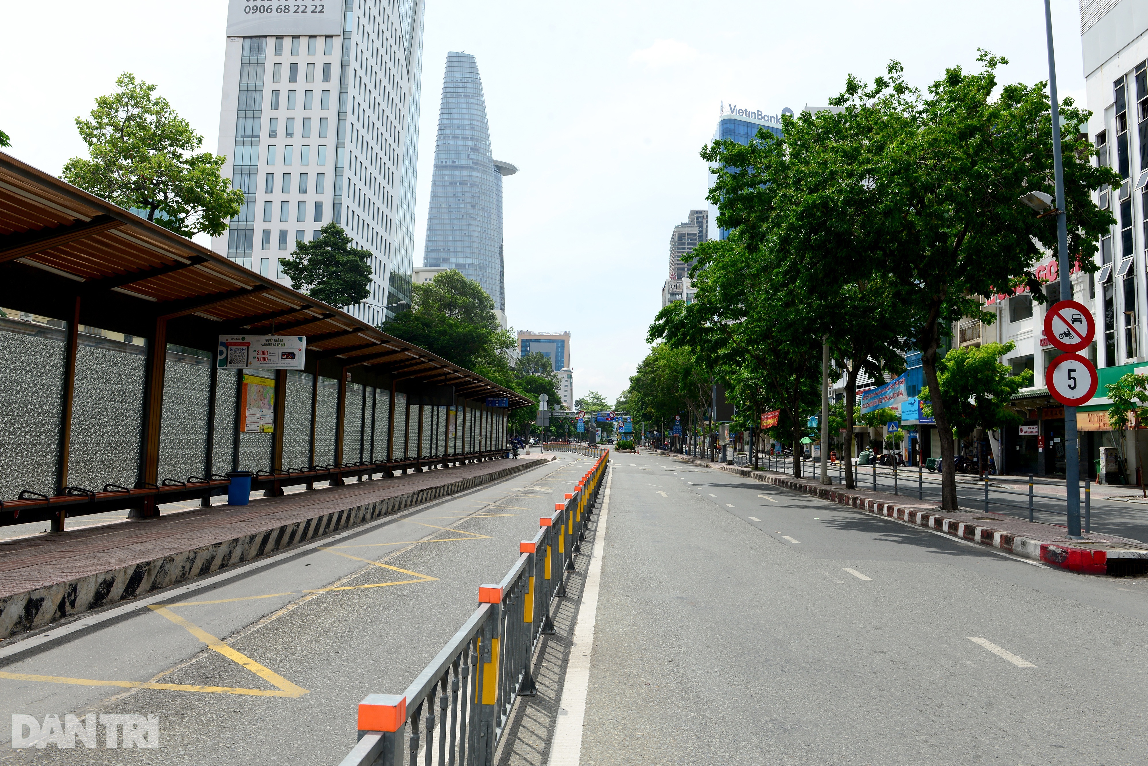 Người lao động nghèo ở Sài Gòn vất vả mưu sinh sau 1 tuần giãn cách xã hội - 2 Người lao động nghèo ở Sài Gòn vất vả mưu sinh sau 1 tuần giãn cách xã hội - 2