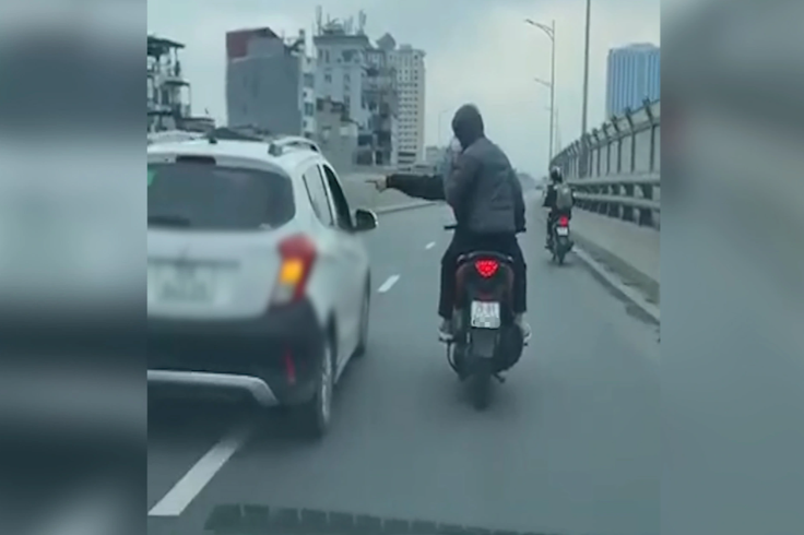 Xử lý va chạm giao thông bằng nắm đấm - 1 Xử lý va chạm giao thông bằng nắm đấm - 1