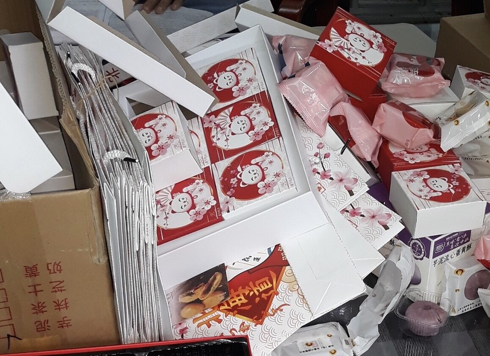 Hà Nội: Thu giữ lượng lớn bánh trung thu không hóa đơn, chứng từ - 2 Hà Nội: Thu giữ lượng lớn bánh trung thu không hóa đơn, chứng từ - 2