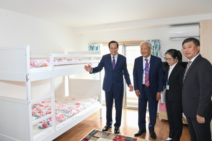 Bộ trưởng thăm ký túc xá do Hiệp hội Chăm sóc y tế Osaka bố trí cho TTS hộ lý ở