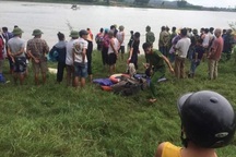 Tài xế xe tải lao xuống sông cứu cô gái sảy chân, cả hai cùng bị đuối nước