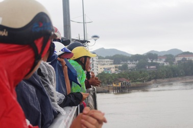 Thi thể 2 cha con bị cuốn xa 10 hải lý trên biển Nha Trang