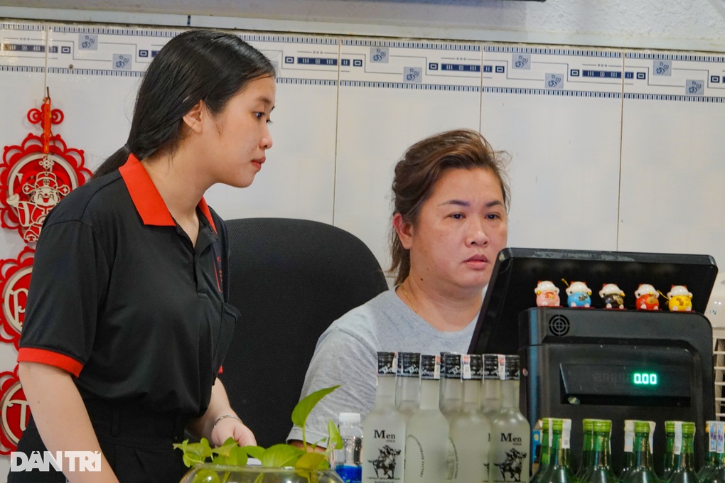Phố nhậu xập xình nhất TPHCM ế vêu, chủ quán ngồi chờ… dẹp tiệm - 5 Phố nhậu xập xình nhất TPHCM ế vêu, chủ quán ngồi chờ… dẹp tiệm - 5