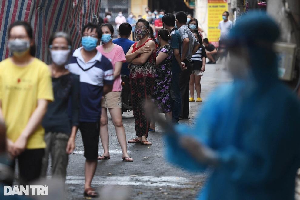 Hà Nội: Xét nghiệm sàng lọc phát hiện F0 cộng đồng trong khu vực nguy cơ - 1 Hà Nội: Xét nghiệm sàng lọc phát hiện F0 cộng đồng trong khu vực nguy cơ - 1