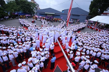 Giải mã bí mật về tô phở bò ăn liền đạt kỷ lục lớn nhất thế giới