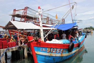 3 tàu cá Quảng Nam xin vào Philippines trú bão