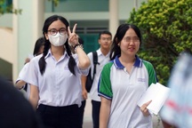 Học sinh công lập Khánh Hoà mặc chung một đồng phục truyền thống