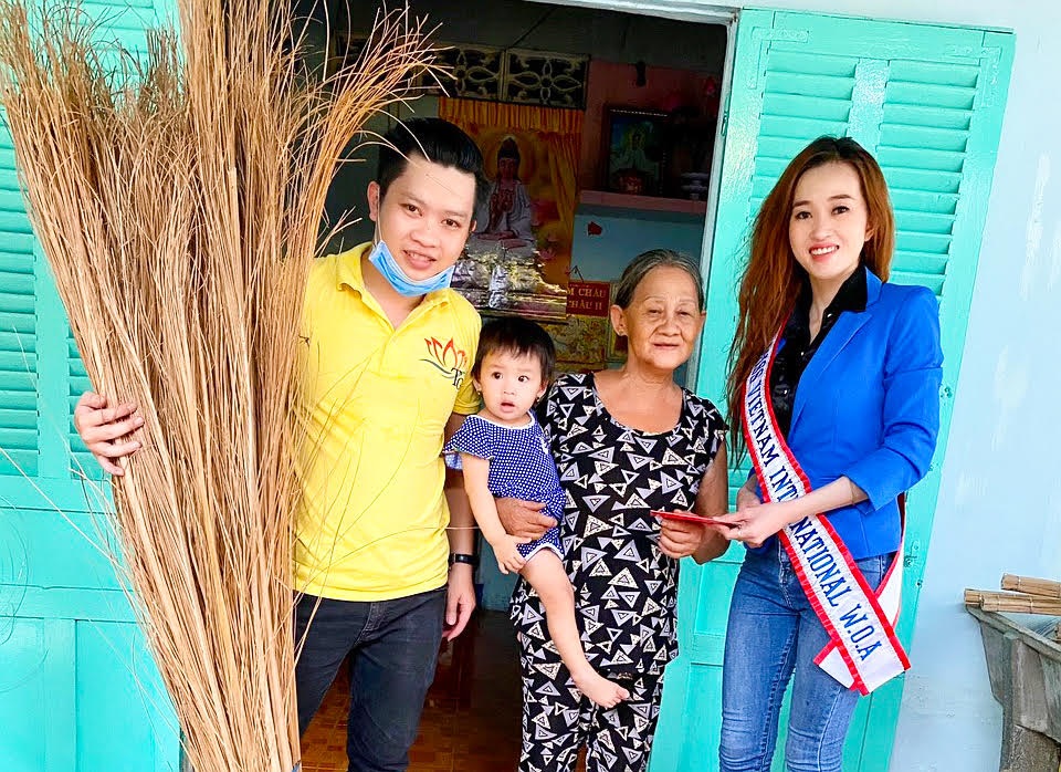 Hoa hậu Lâm Yến Phi và chuyến từ thiện đầy ý nghĩa - 2 Hoa hậu Lâm Yến Phi và chuyến từ thiện đầy ý nghĩa - 2