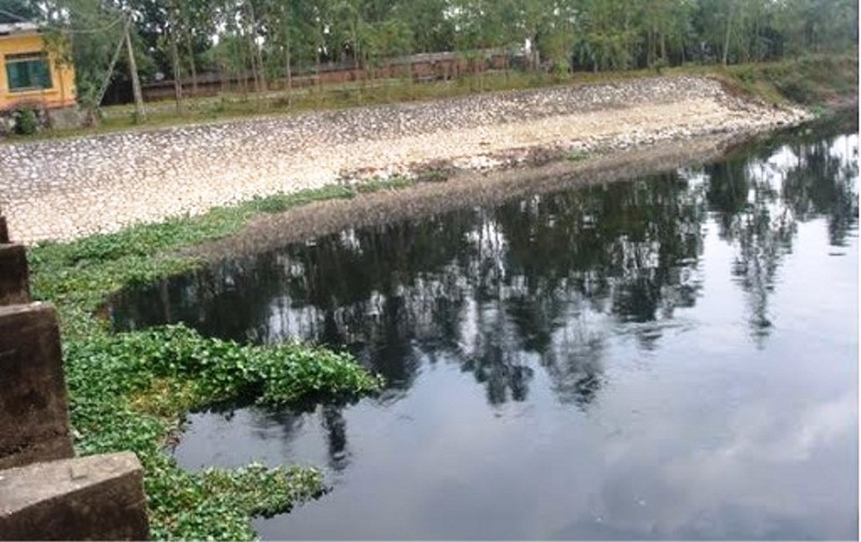 Nước sông Nhuệ bốc mùi hôi, báo động ô nhiễm cấp độ 2 - 1 Nước sông Nhuệ bốc mùi hôi, báo động ô nhiễm cấp độ 2 - 1