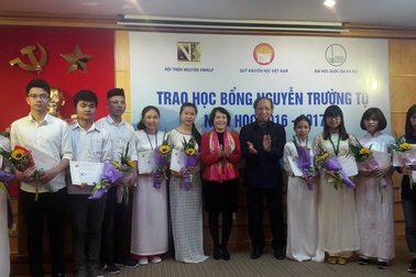 Trao 75 suất học bổng Nguyễn Trường Tộ đến sinh viên 6 trường đại học