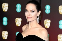 Angelina Jolie và Brad Pitt đều đang hò hẹn với người mới