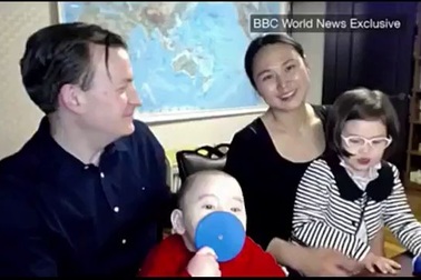 Gia đình giáo sư Robert Kelly tái xuất trong cuộc phỏng vấn đầu tiên kể từ sau “cuộc phỏng vấn thảm họa”