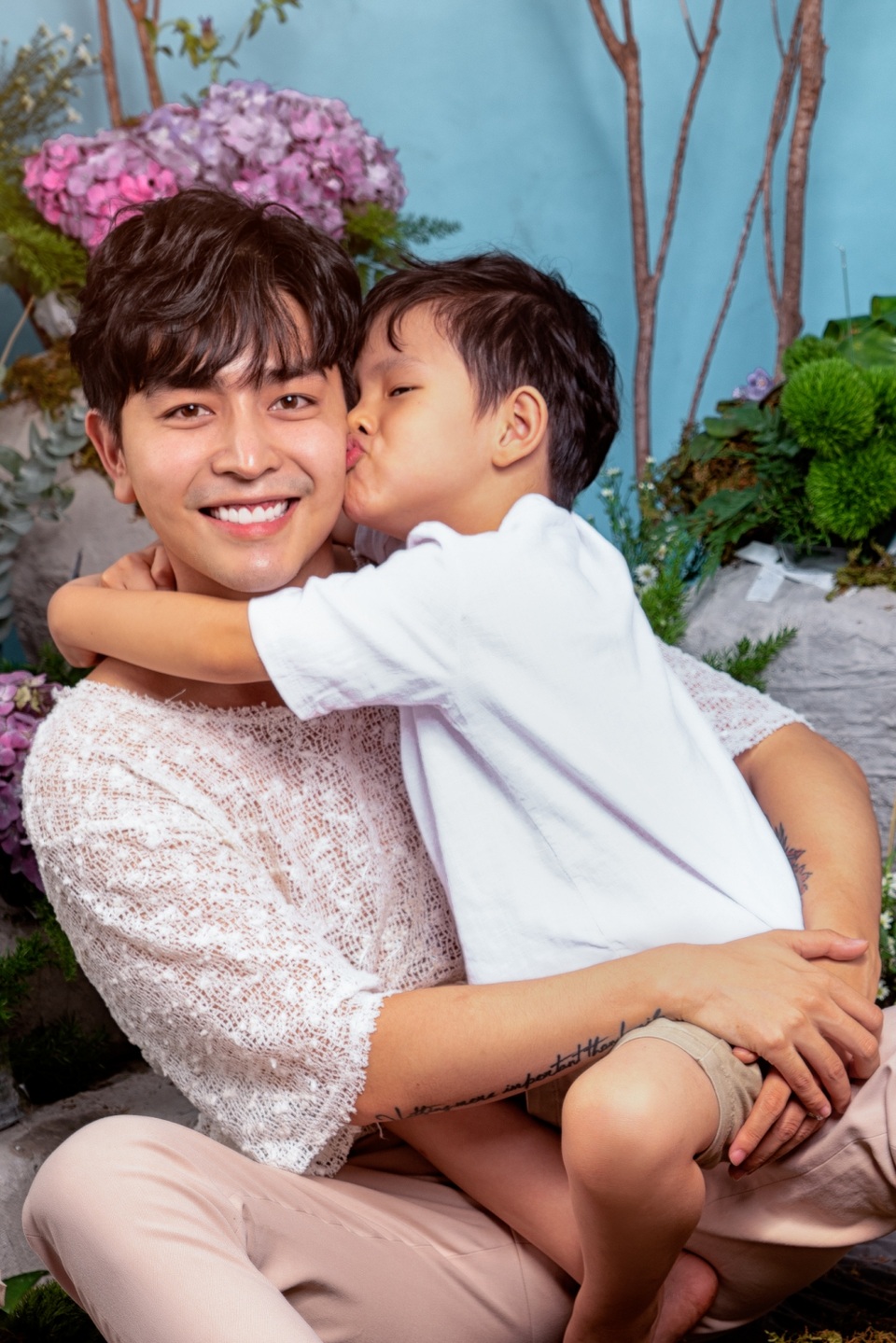 Ca sĩ Thu Thủy bầu vượt mặt vẫn khoe ảnh gợi cảm - 4 Ca sĩ Thu Thủy bầu vượt mặt vẫn khoe ảnh gợi cảm - 4